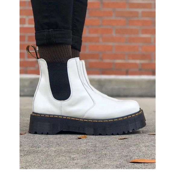 Dr. Martens 2976 SMOOTH LEATHER PLATFORM CHELSEA BOOTS US Ladies 5 Mens 4 - Picture 1 of 15